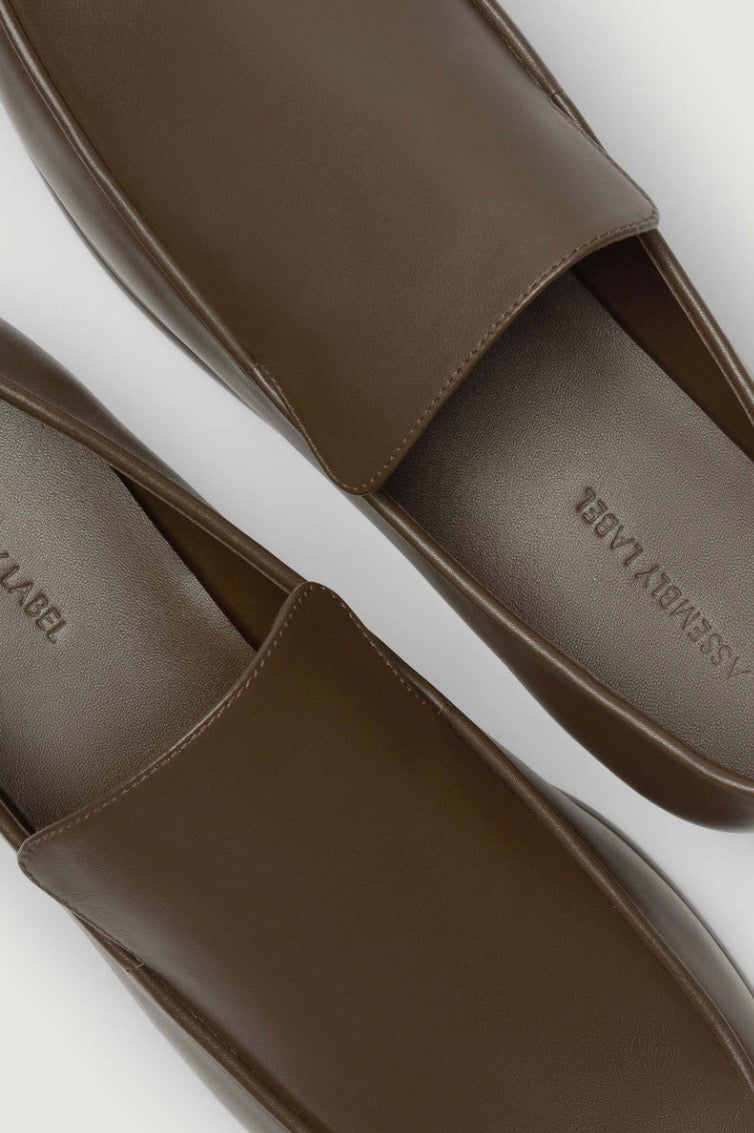 Assembly Label Kennedy Leather Loafer - Walnut