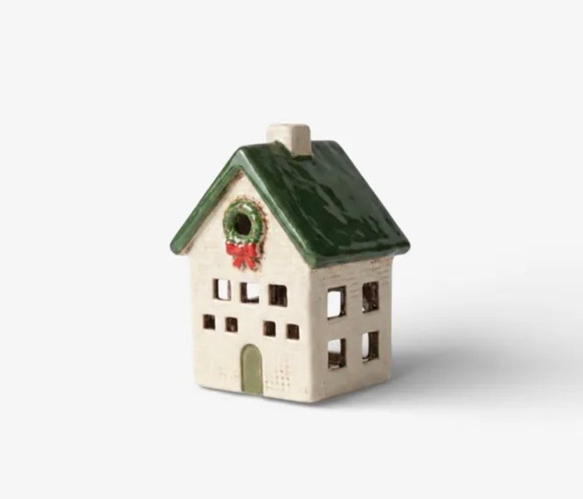 French Country Collections Nordgard Cottage with bow wreath YA0106